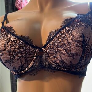 NWT Victoria Secret Lined Plunge S 32DD